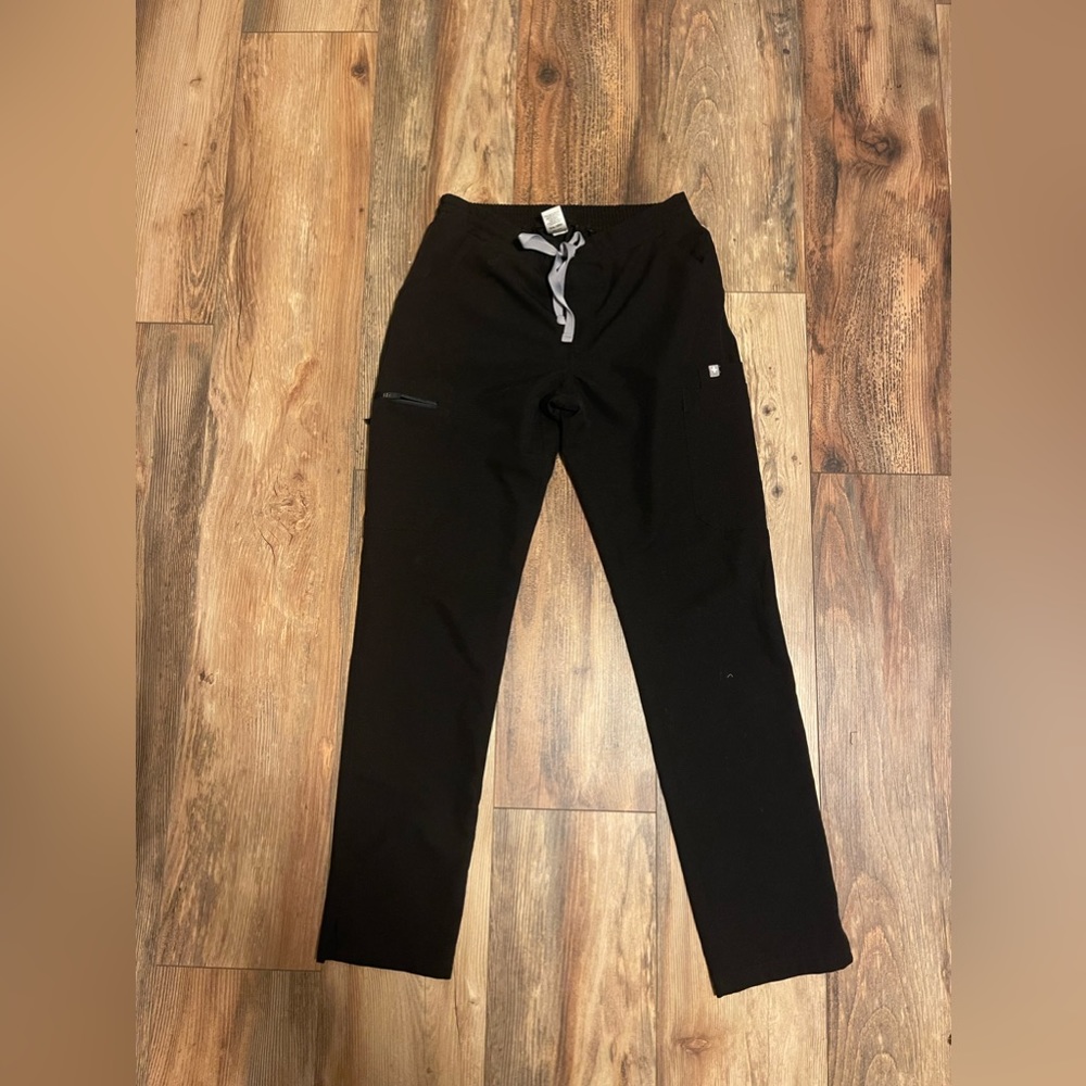 Women’s Figs scrub pants